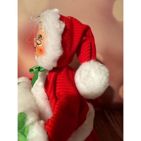 2011 Annalee Mrs. Claus – Festive Holiday Figure with Handwarmer - Picture 4 of 10